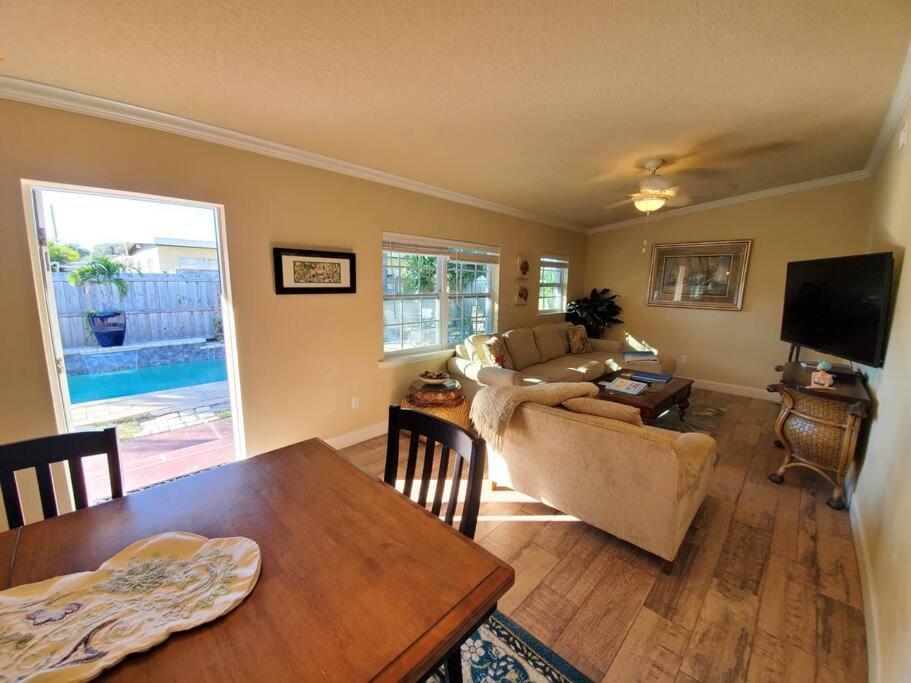 Bahamian Cottage - Heated Pool Walk To The Beach โคโคบีช ภายนอก รูปภาพ