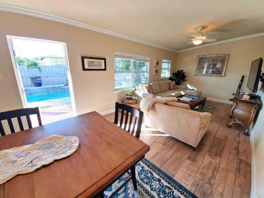 Bahamian Cottage - Heated Pool Walk To The Beach โคโคบีช ภายนอก รูปภาพ