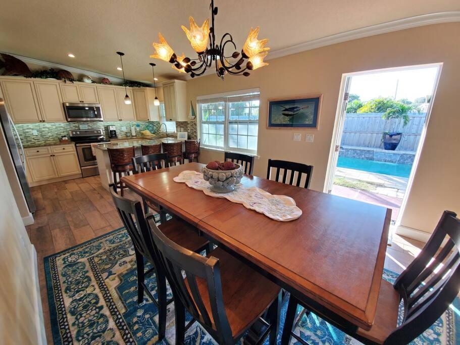 Bahamian Cottage - Heated Pool Walk To The Beach โคโคบีช ภายนอก รูปภาพ