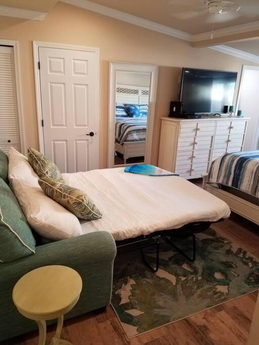 Bahamian Cottage - Heated Pool Walk To The Beach โคโคบีช ภายนอก รูปภาพ